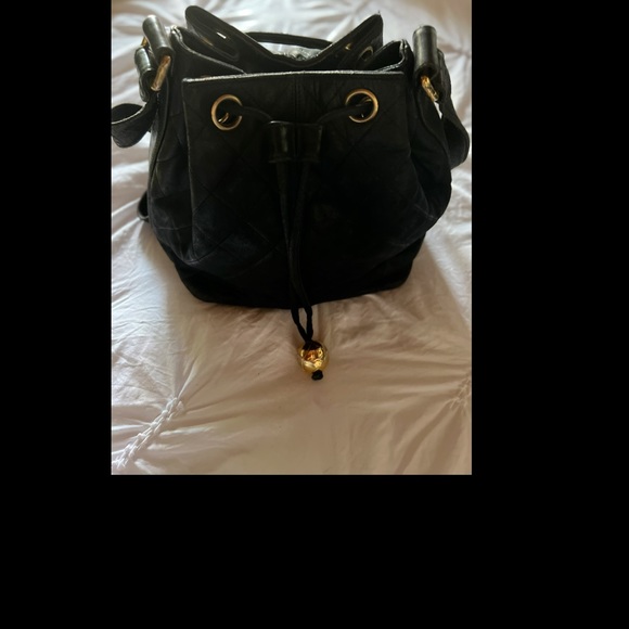 Authentic Chanel Bucket Drawstring Vintage Black Quilted Lambskin Cross Body Bag - Picture 8 of 14